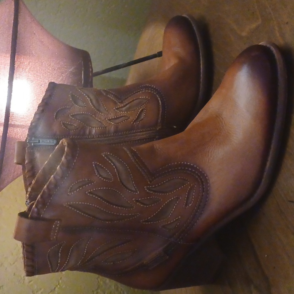 Ankle boots